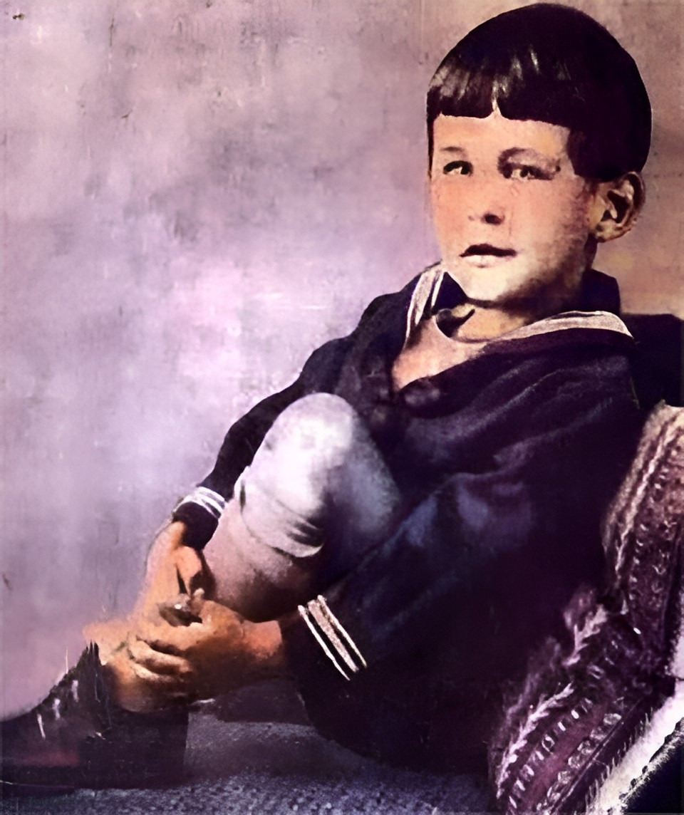 His boyhood in the Gaspé area gave René Levesque early experience of cultural conflict. He recalls street fights between French- and English-speaking kids. He viewed it as “just part of growing up.”